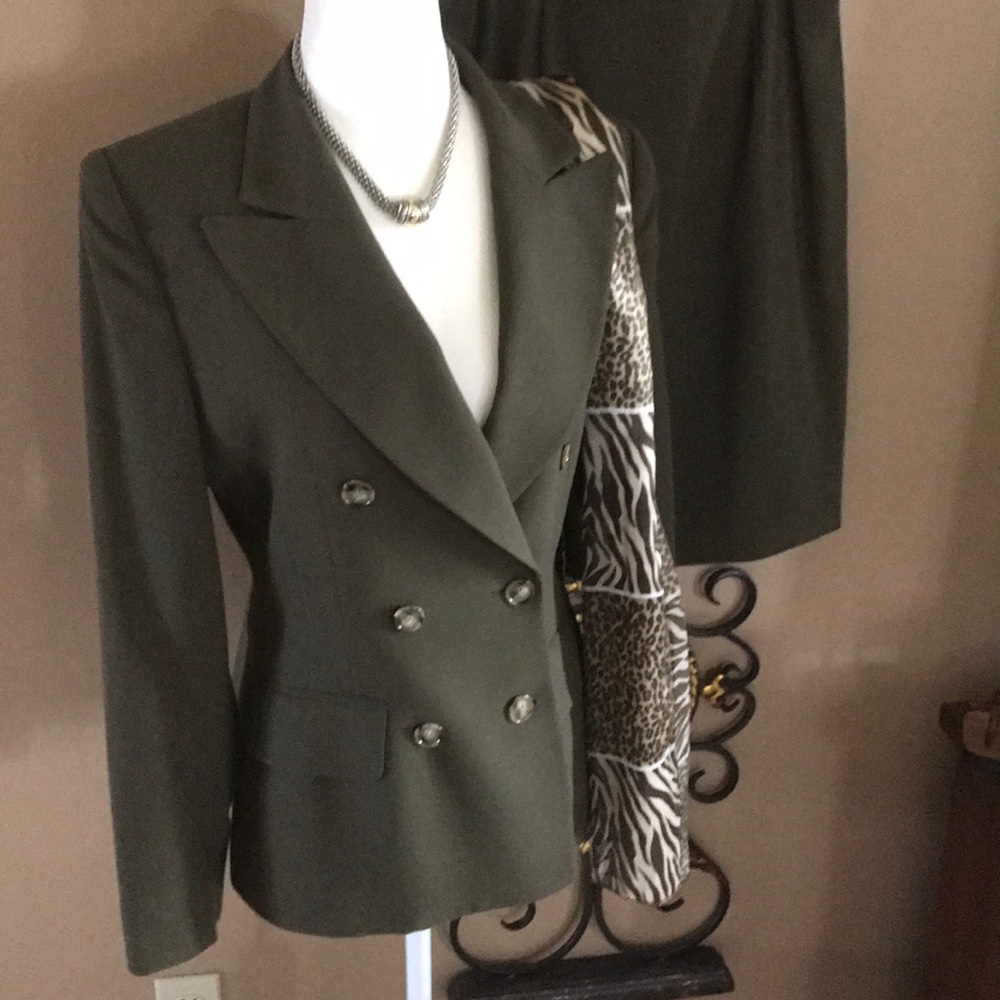 EUC JONES NEW YORK  2 pc Blazer/ skirt SZ 4